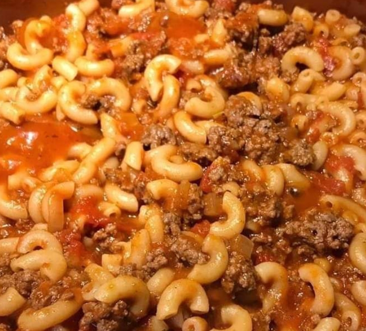 Old-Fashioned Classic Goulash: A Comforting and Hearty Dish